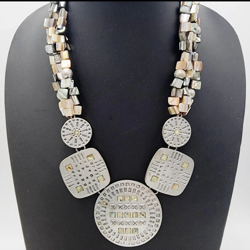 TRIBAL SILVER TONE ABALONE SHELL MEDALLION STATEMENT NECKLACE 22" - Picture 2 of 7